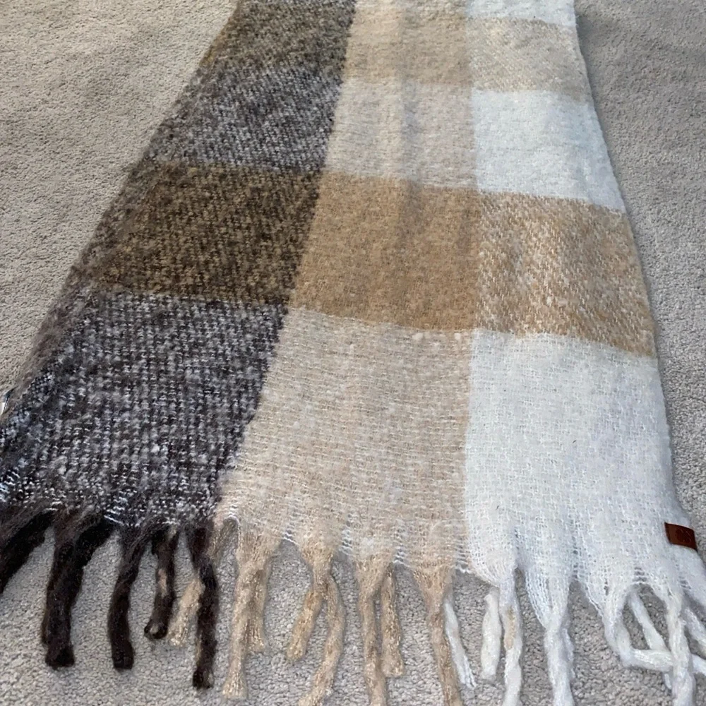 Lucky Brand Scarf Shawl Wrap multi color Plaid with Fringe‎ Soft cozy
